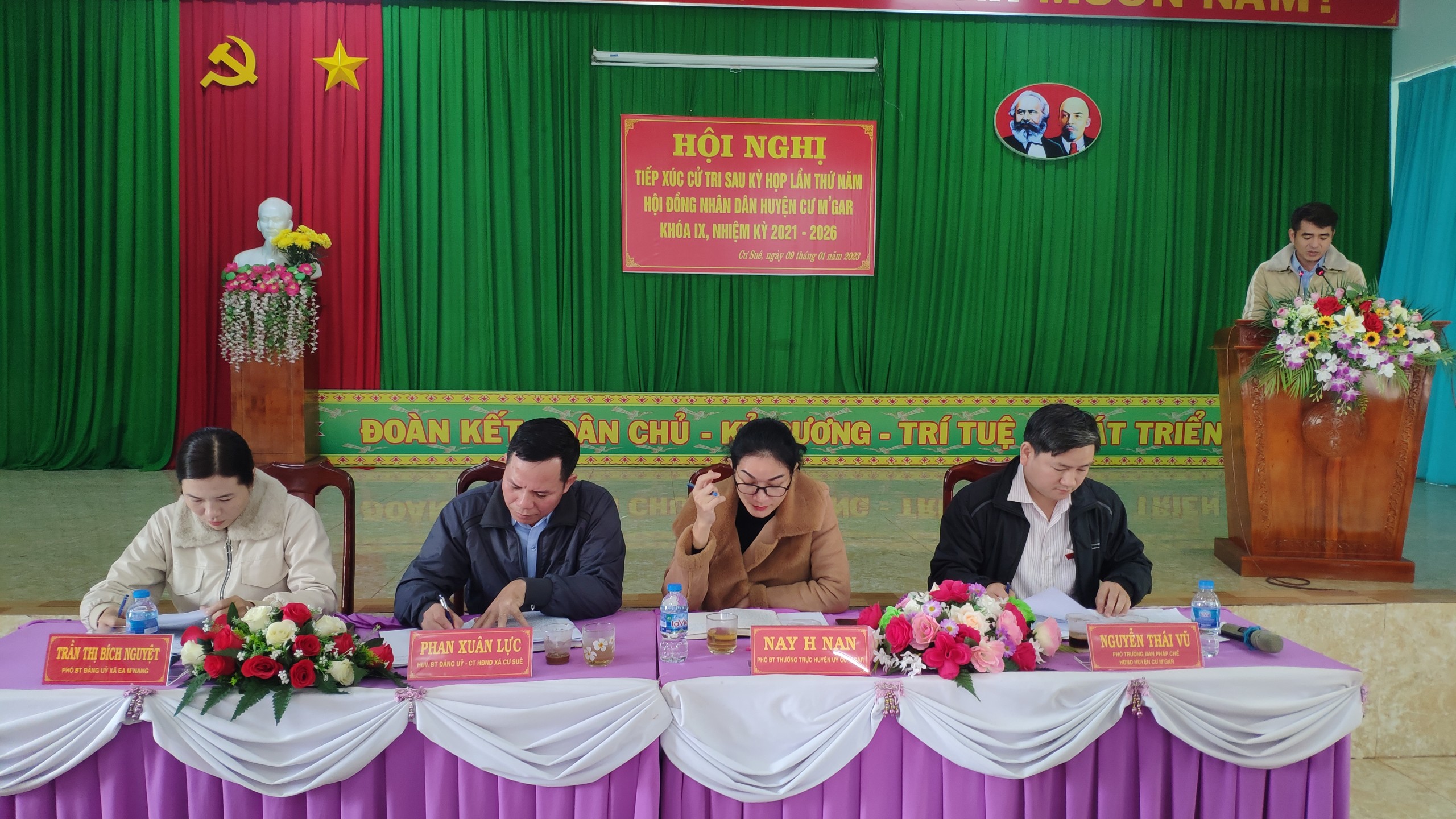 Sáng ngày 09/01/2023 diễn ra Hội nghị tiếp xúc cử tri xã Cư Suê với tổ đại biểu HĐND huyện Cư M’gar khóa IX sau kỳ họp lần thứ V, nhiệm kỳ 2021- 2026